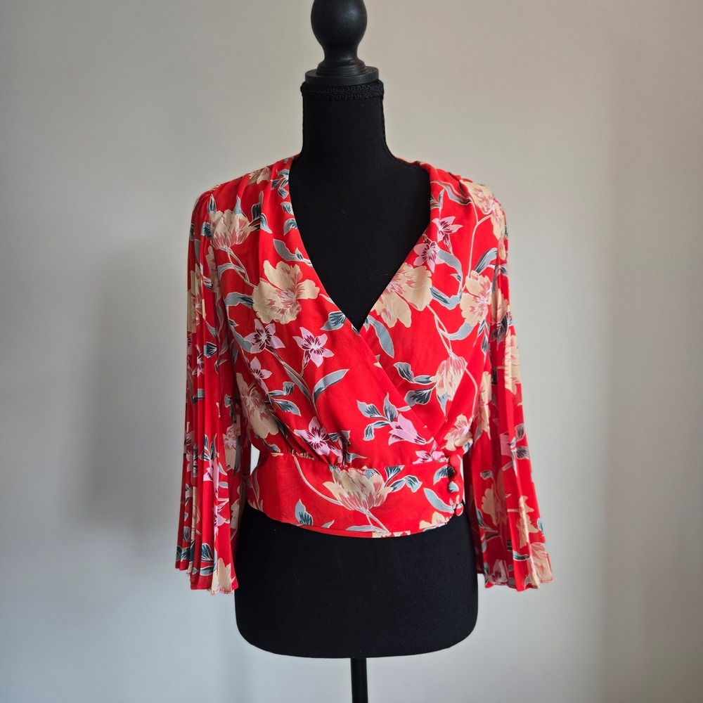 ASTR The Label Wrap Blouse Womens Small Red Excellent Floral Pleated Sleeve